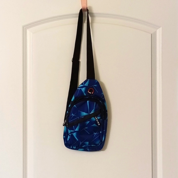 Gently Used Mini Sling purse - Picture 2 of 8